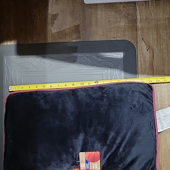 NWT: NBA Officially Licensed Miami Heat Pillow Pet Bed - Picture 9 of 10